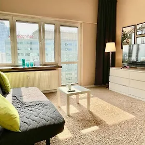 Apartament Aircondition 2, 2xmetro Wifi 50'tv Netflix Hbo Appletv, Warszawa